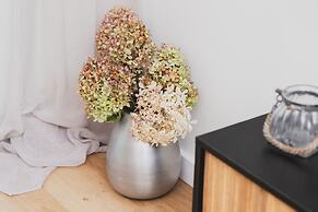 Rustic Style Apartment by Renters