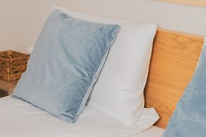 Rustic Style Apartment by Renters