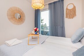 Rustic Style Apartment by Renters