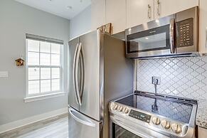 Bright Houston Retreat - 8 Mi to Downtown