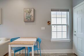 Bright Houston Retreat - 8 Mi to Downtown