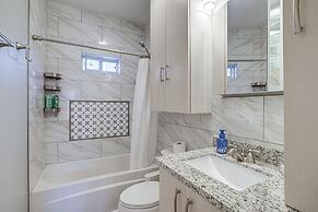 Bright Houston Retreat - 8 Mi to Downtown