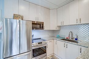 Bright Houston Retreat - 8 Mi to Downtown