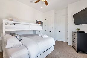 Casa Verde 4 Bedroom Home by RedAwning