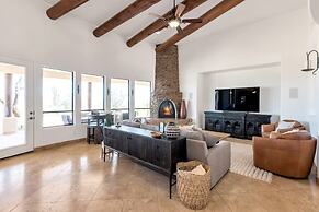 Casa Verde 4 Bedroom Home by RedAwning