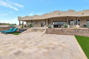 Casa Verde 4 Bedroom Home by RedAwning