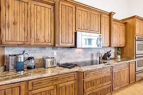 Casa Verde 4 Bedroom Home by RedAwning