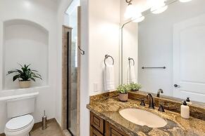 Casa Verde 4 Bedroom Home by RedAwning