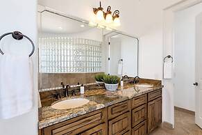 Casa Verde 4 Bedroom Home by RedAwning