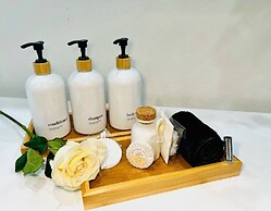 Miami Getaway Heated Pool House & Pool Table Villa