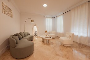 Miami Getaway Heated Pool House & Pool Table Villa