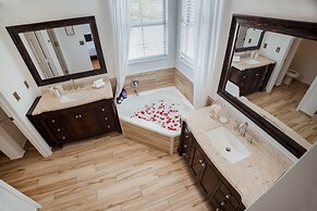 Miami Getaway Heated Pool House & Pool Table Villa