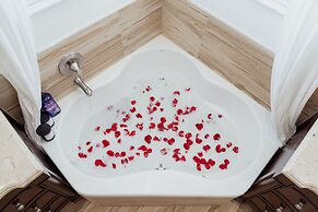 Miami Getaway Heated Pool House & Pool Table Villa