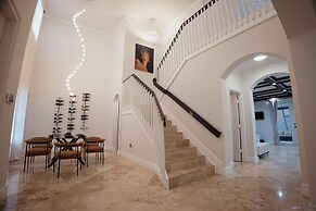 Miami Getaway Heated Pool House & Pool Table Villa