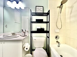 Miami Getaway Heated Pool House & Pool Table Villa