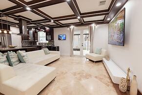 Miami Getaway Heated Pool House & Pool Table Villa