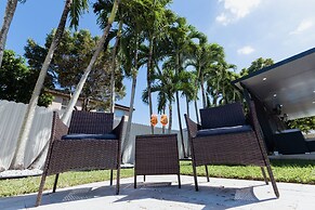 Miami Getaway Heated Pool House & Pool Table Villa