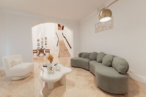 Miami Getaway Heated Pool House & Pool Table Villa