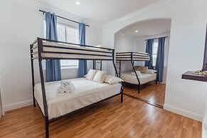 Miami Getaway Heated Pool House & Pool Table Villa