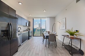 Exquisite Bay View Studio at Miami