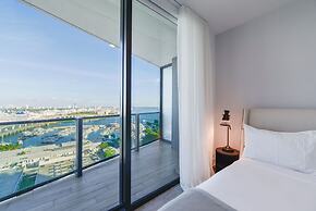 Front Row Bay Views from your Apt