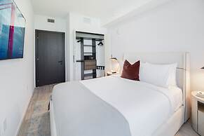 Front Row Bay Views from your Apt