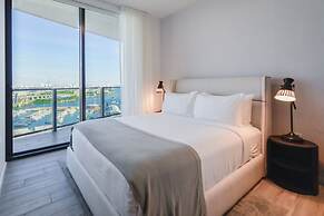 Front Row Bay Views from your Apt