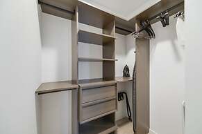 Front Row Bay Views from your Apt