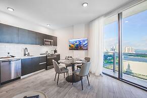 Front Row Bay Views from your Apt