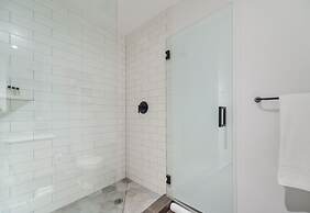 Front Row Bay Views from your Apt