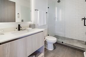 Front Row Bay Views from your Apt