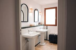 Boutique-Hôtel et Restaurant Basgi Basgi