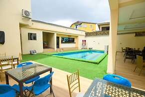 Iris-gold apartments