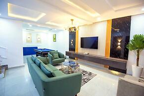 Iris-gold apartments