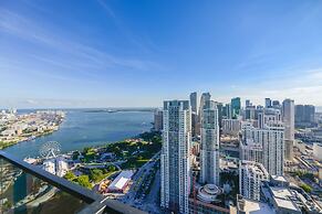 Bayside Apt with Impressive City Views