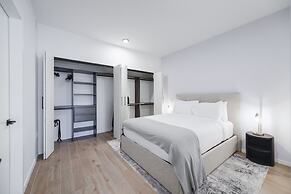 Bayside Apt with Impressive City Views