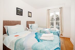 Peaceful Elevated Residential Area - Walk to City