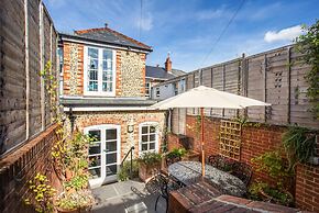 Peaceful Elevated Residential Area - Walk to City