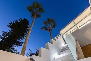 Antigoni's Seaside Lodge