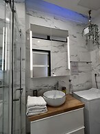 MRTN APARTMENTS & SUITES