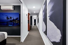 Chevron Renaissance - Wow Stay