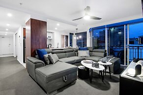 Chevron Renaissance - Wow Stay