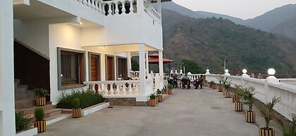 Paatli Fort Estate Resort