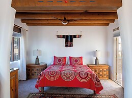 Casa De Oro