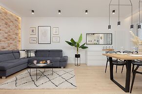 Loft Apartment With Parking by Renters