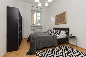 Apartment Near Royal Castle by Renters