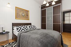 Apartment Near Royal Castle by Renters