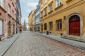 Apartment Near Royal Castle by Renters