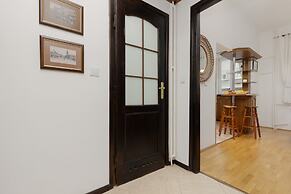 Apartment Near Royal Castle by Renters