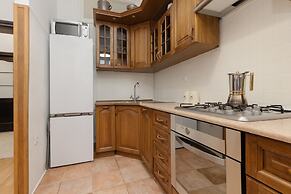 Apartment Near Royal Castle by Renters